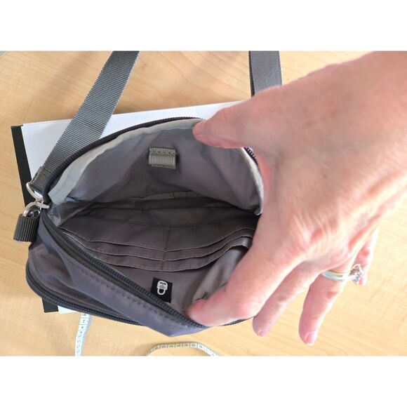 Baggallini Oakland Crossbody Water Resistant Bag New Without Tags In Medium Gray - Picture 7 of 9